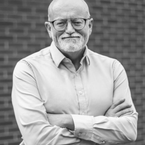 Photo of Dennis O'Connor, CEO of 2 into 3